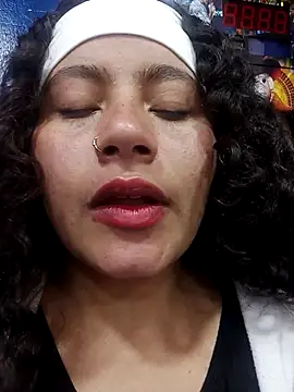 Snapshot of Yaya_watson chatting on October 23, 10:27 pm Yaya watson online show from October 23, 10:27 pm