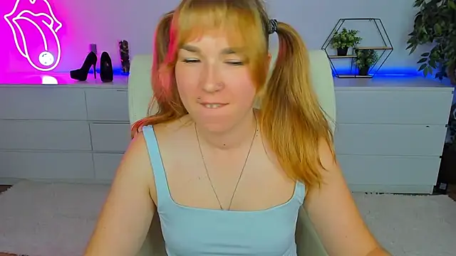 Snapshot of Sofii_darling chatting on October 2, 6:57 pm Sofii darling online show from October 2, 6:57 pm