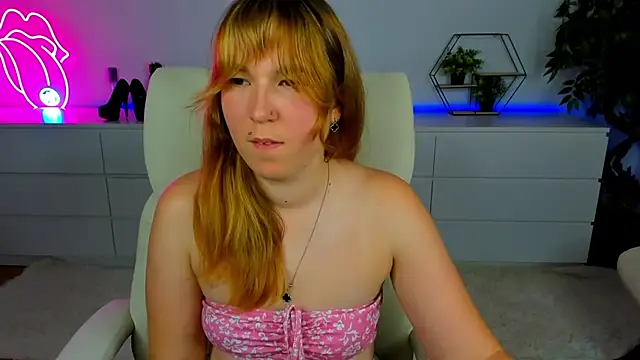 Snapshot of Sofii_darling chatting on October 20, 4:32 pm Sofii darling online show from October 20, 4:32 pm