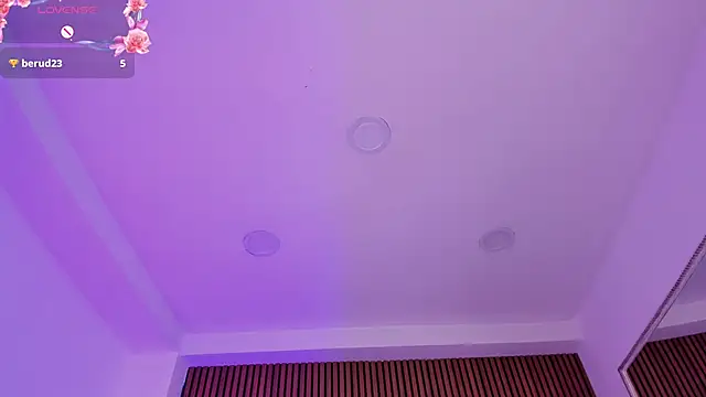 Starbutterflyy  online show from February 7, 7:12 am