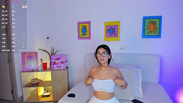 Snapshot of AprilAddams_ chatting on September 29, 9:20 pm AprilAddams online show from September 29, 9:20 pm