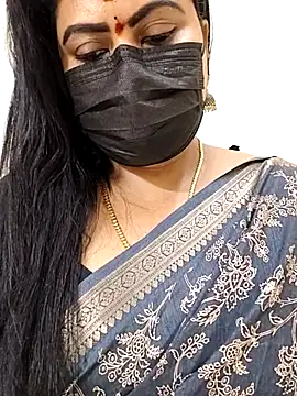 Snapshot of honey-flower chatting on October 18, 7:44 am honey-flower online show from October 18, 7:44 am