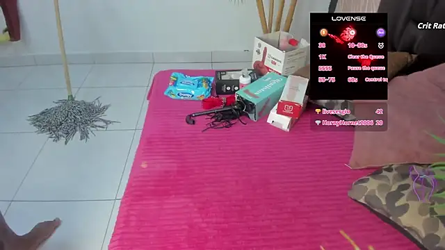 Snapshot of alana_bonny chatting on October 4, 12:11 pm alana bonny online show from October 4, 12:11 pm