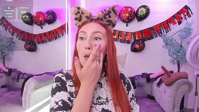 Snapshot of Alicia_leclair chatting on November 1, 8:02 pm Alicia leclair online show from November 1, 8:02 pm