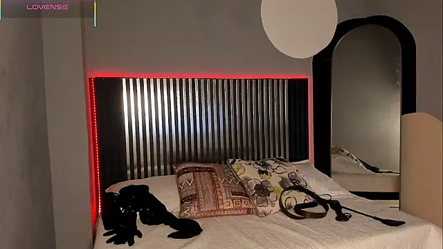 Snapshot of Emilybeltons chatting on October 17, 8:23 pm Emilybeltons online show from October 17, 8:23 pm