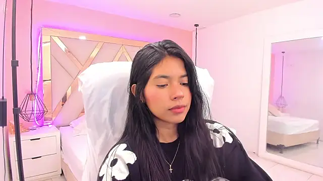 samantaa shy online show from April 16, 12:11 am