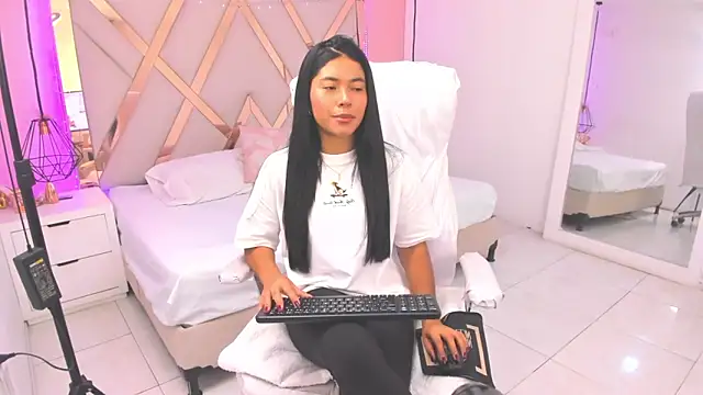 samantaa shy online show from February 7, 3:10 am