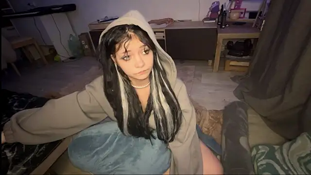 nikoli naw online show from January 10, 9:30 pm