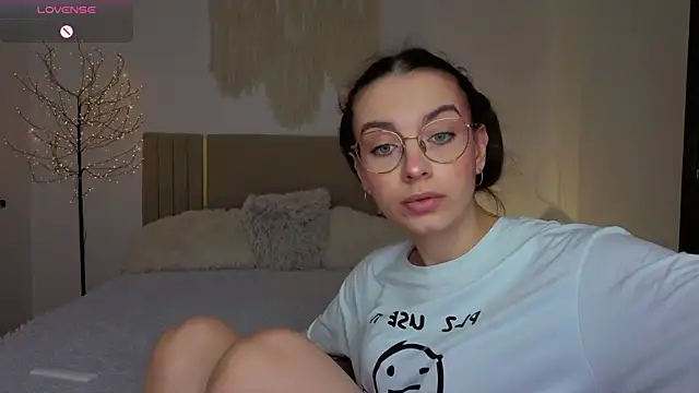 Real cutie1 online show from April 7, 12:51 pm