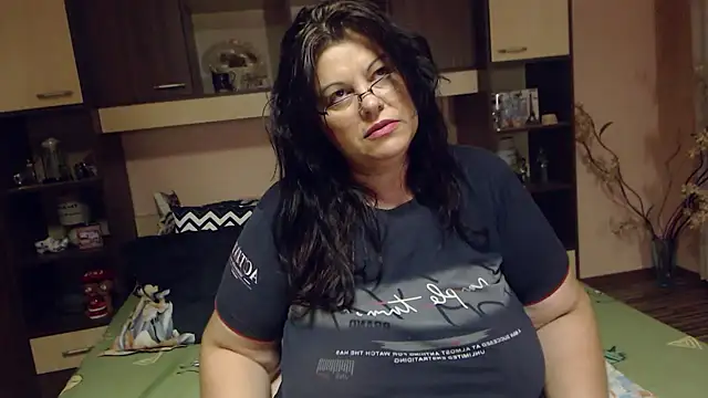 Snapshot of Claudia_71love chatting on October 24, 9:33 pm Claudia 71love online show from October 24, 9:33 pm