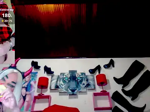 Snapshot of blondehot5v chatting on September 18, 12:15 pm blondehot5v online show from September 18, 12:15 pm