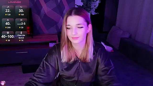 Sandy Belle online show from September 27, 9:55 pm