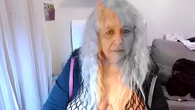 Snapshot of SusiLifeXXX chatting on October 26, 10:49 pm SusiLifeXXX online show from October 26, 10:49 pm