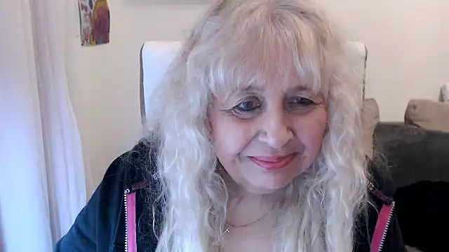 Snapshot of SusiLifeXXX chatting on October 28, 11:09 pm SusiLifeXXX online show from October 28, 11:09 pm