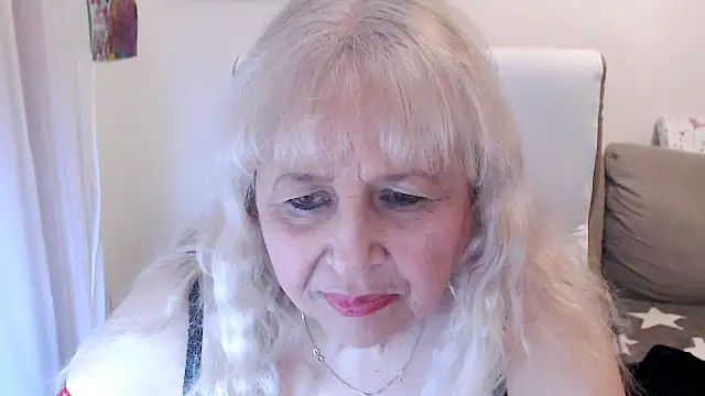 Snapshot of SusiLifeXXX chatting on October 25, 9:43 pm SusiLifeXXX online show from October 25, 9:43 pm