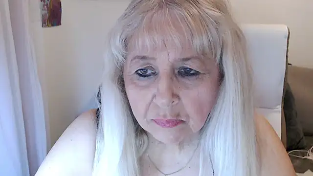 Snapshot of SusiLifeXXX chatting on October 19, 10:01 pm SusiLifeXXX online show from October 19, 10:01 pm