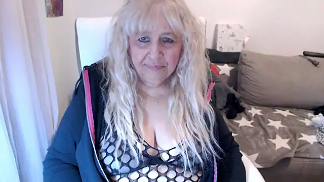 Snapshot of SusiLifeXXX chatting on September 22, 9:35 pm SusiLifeXXX online show from September 22, 9:35 pm