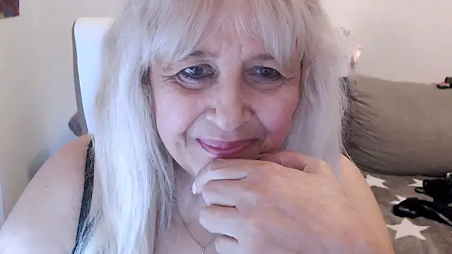 Snapshot of SusiLifeXXX chatting on September 20, 9:24 pm SusiLifeXXX online show from September 20, 9:24 pm