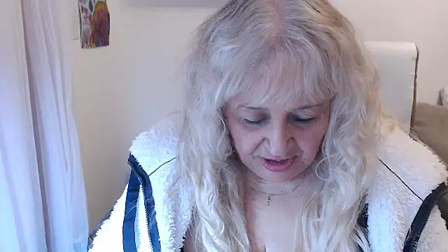 Snapshot of SusiLifeXXX chatting on October 30, 11:28 pm SusiLifeXXX online show from October 30, 11:28 pm