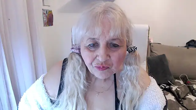 Snapshot of SusiLifeXXX chatting on October 22, 10:04 pm SusiLifeXXX online show from October 22, 10:04 pm