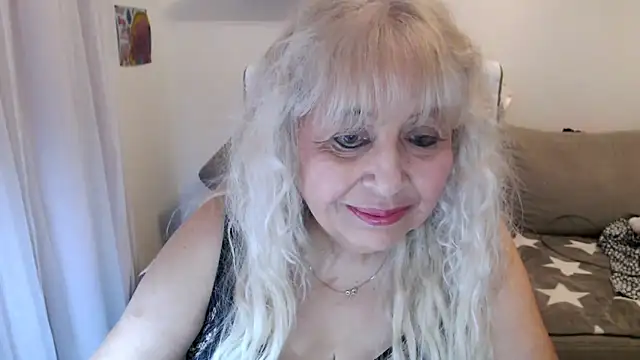 Snapshot of SusiLifeXXX chatting on September 19, 9:14 pm SusiLifeXXX online show from September 19, 9:14 pm