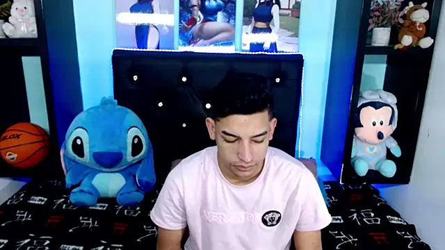 x oliver x online show from November 12, 8:45 am