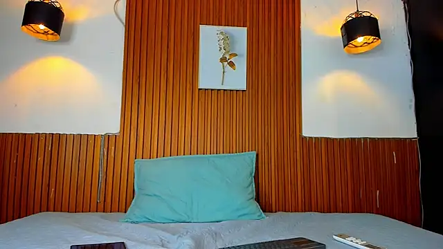 Evaa 18 online show from November 11, 5:43 pm