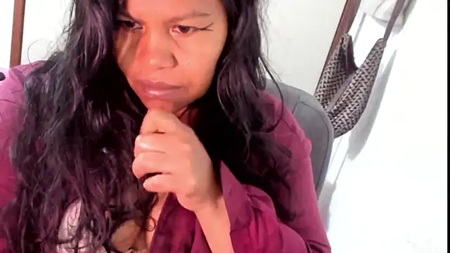 ebonylouissexyhot online show from September 25, 3:27 am