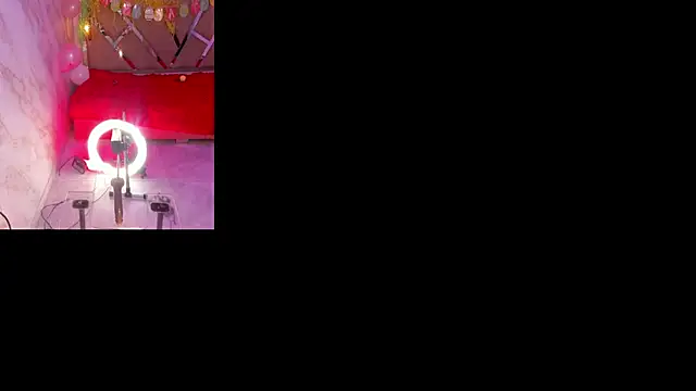 ErikaMontiel   online show from March 31, 9:37 pm