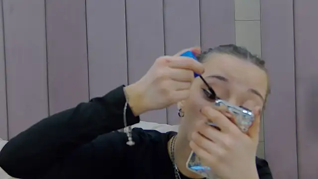 ZoeyNeal online show from March 27, 2:18 pm