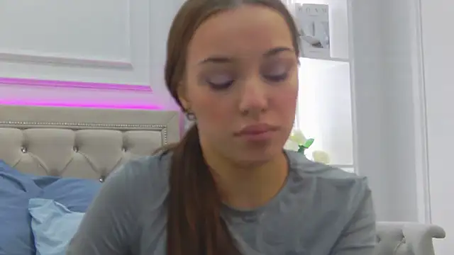 ZoeyNeal online show from April 14, 4:51 pm