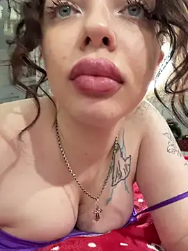 Hannah xBaby online show from January 11, 11:59 am