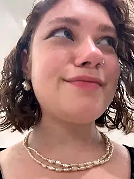 lucy-joy online show from September 19, 9:52 am