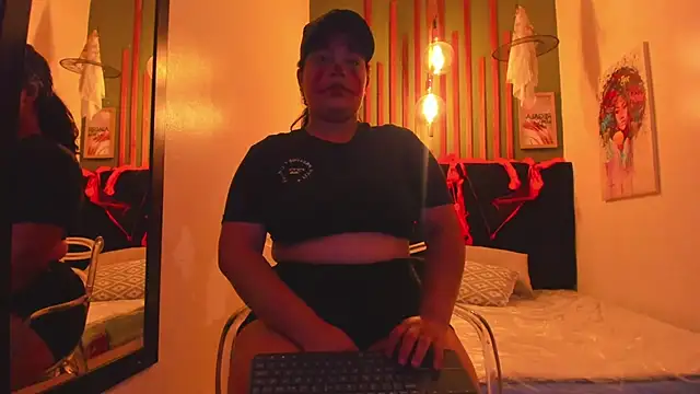 Snapshot of Laura_Sex19 chatting on October 31, 12:20 pm Laura Sex19 online show from October 31, 12:20 pm