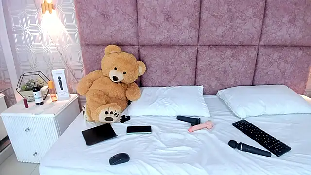 Snapshot of AmyStar1 chatting on September 25, 1:32 pm AmyStar1 online show from September 25, 1:32 pm