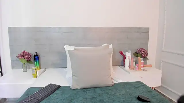 Snapshot of sunnyWhitee chatting on October 18, 7:48 pm sunnyWhitee online show from October 18, 7:48 pm