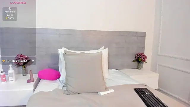 Snapshot of sunnyWhitee chatting on September 9, 7:35 pm sunnyWhitee online show from September 9, 7:35 pm