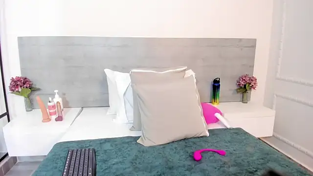 Snapshot of sunnyWhitee chatting on September 15, 7:21 pm sunnyWhitee online show from September 15, 7:21 pm