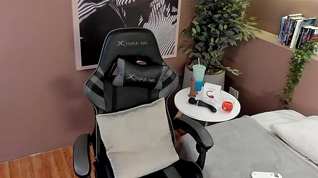 Skyyle  online show from February 20, 1:01 pm