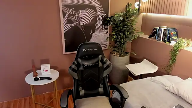 Skyyle  online show from November 14, 12:49 pm