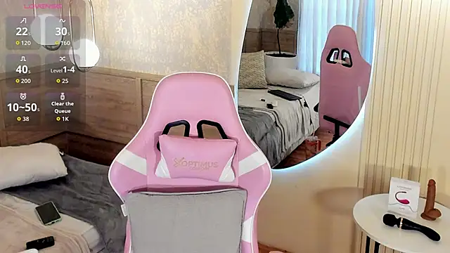 Snapshot of Skyyle_ chatting on October 7, 1:37 pm Skyyle online show from October 7, 1:37 pm