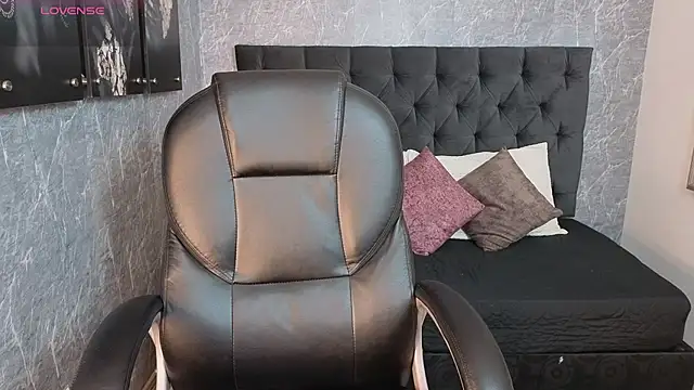 eileen  hills online show from November 21, 6:32 pm