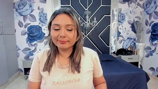 Snapshot of LatinaHoleQueen chatting on October 6, 2:12 pm LatinaHoleQueen online show from October 6, 2:12 pm