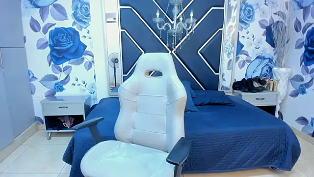 Snapshot of LatinaHoleQueen chatting on September 24, 2:38 pm LatinaHoleQueen online show from September 24, 2:38 pm