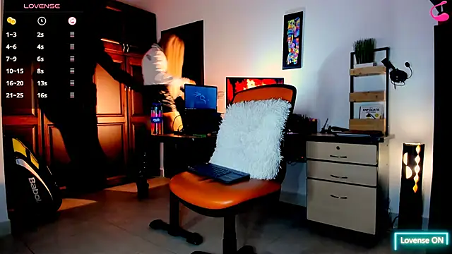 Issabella Davinci online show from October 14, 10:01 pm