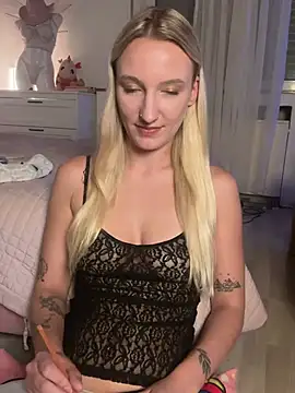 NattieBoo online show from June 19, 8:45 pm