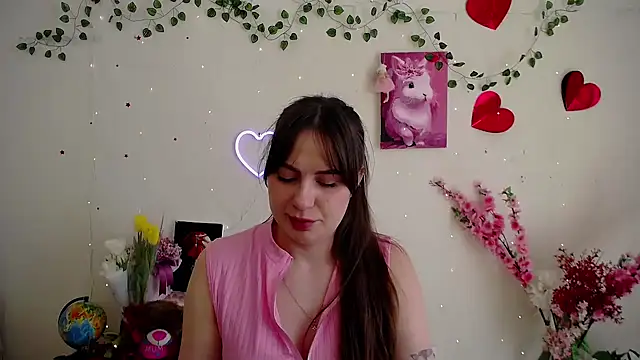 Amanda Bright  online show from March 10, 10:30 am