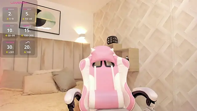 Clhoe Johnson online show from January 13, 1:37 pm