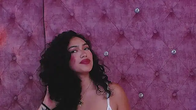 Snapshot of MaddisonBelucci chatting on September 20, 9:02 pm MaddisonBelucci online show from September 20, 9:02 pm