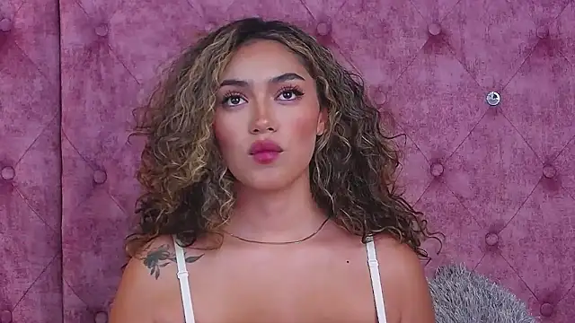 Snapshot of MaddisonBelucci chatting on October 20, 12:13 am MaddisonBelucci online show from October 20, 12:13 am